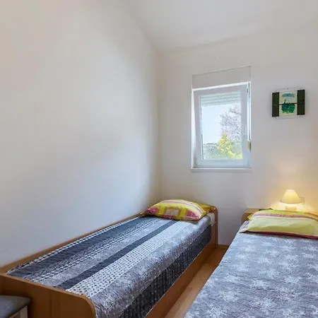 Apartment Vesna Pomer